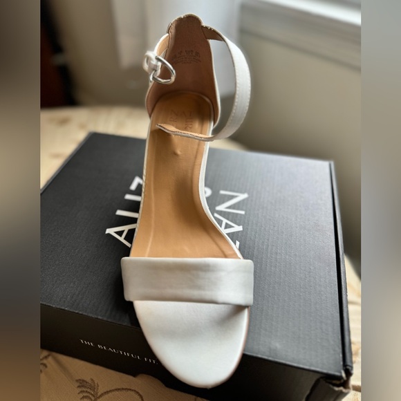 Naturalizer Vera Dress Sandal Heel 9.5W / Peal White Satin - Picture 7 of 12
